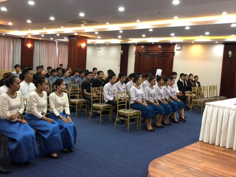 Kampong Thom Royal Hotel Dış mekan fotoğraf