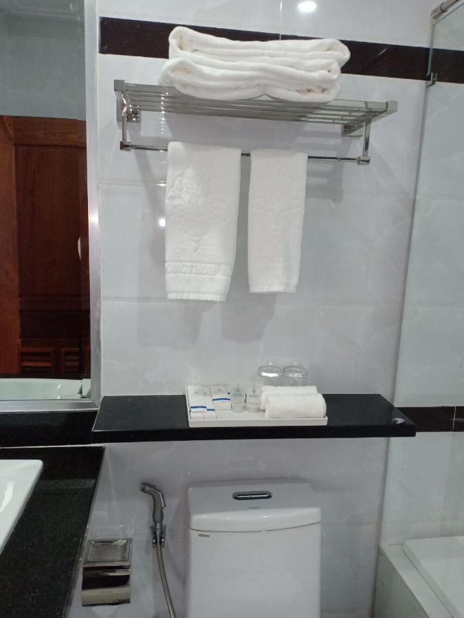 Kampong Thom Royal Hotel Dış mekan fotoğraf